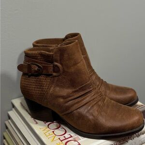 BareTraps Tan Ankle Booties Size 8
